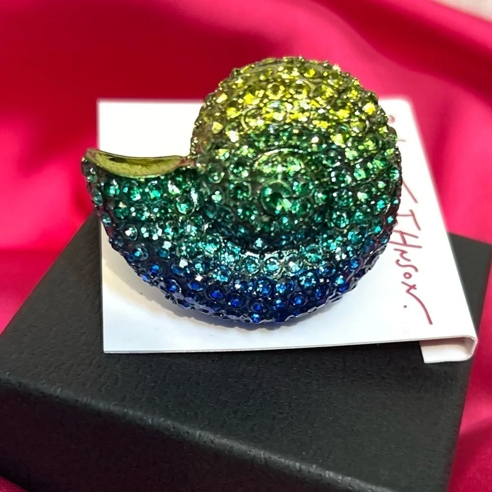 💙💚BETSEY JOHNSON MERMAID JEWELS SHELL Gold Tone Glass Crystals Stretch Ring💙💚NWT